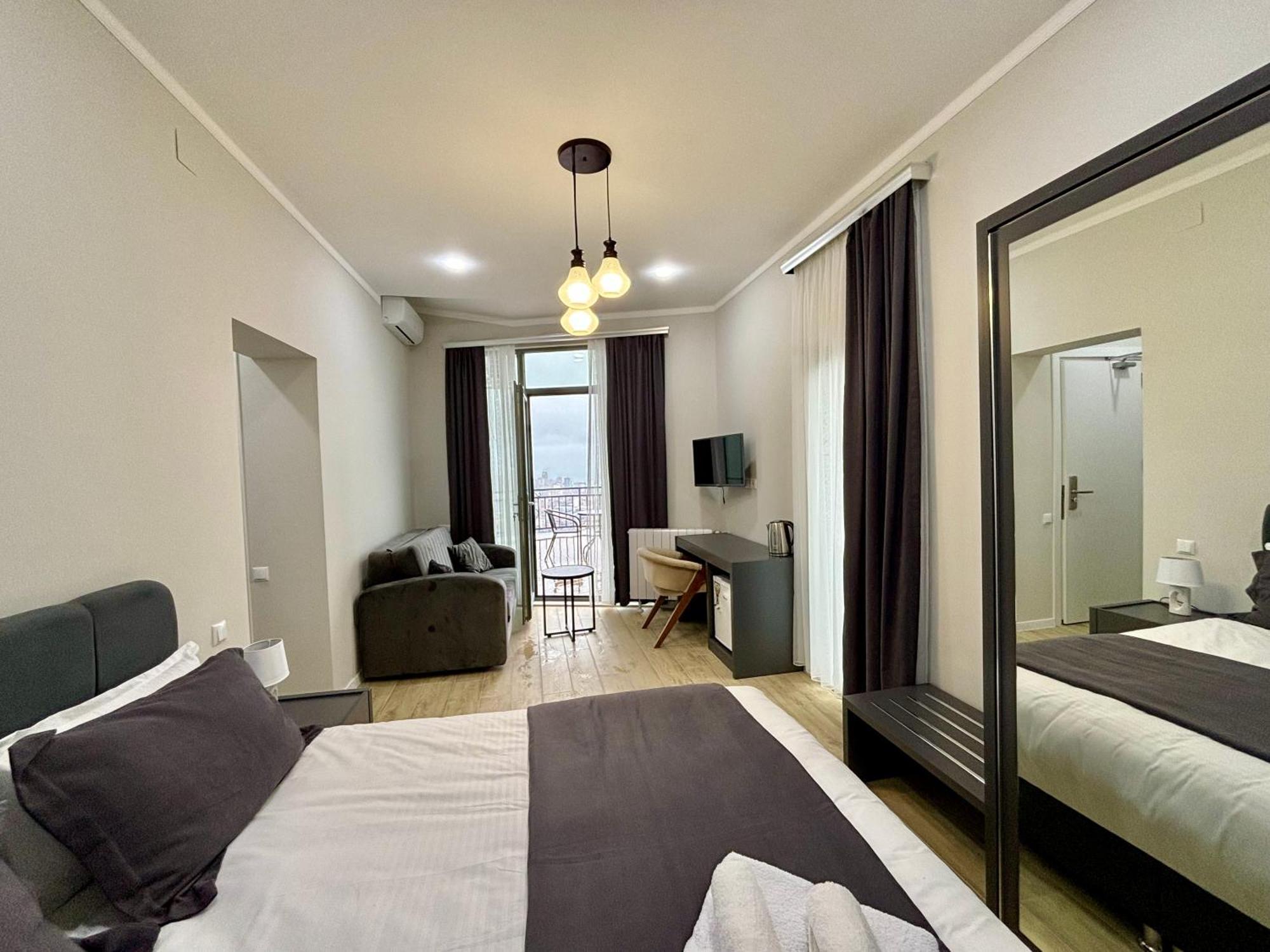 Hillside Inn Batumi Esterno foto