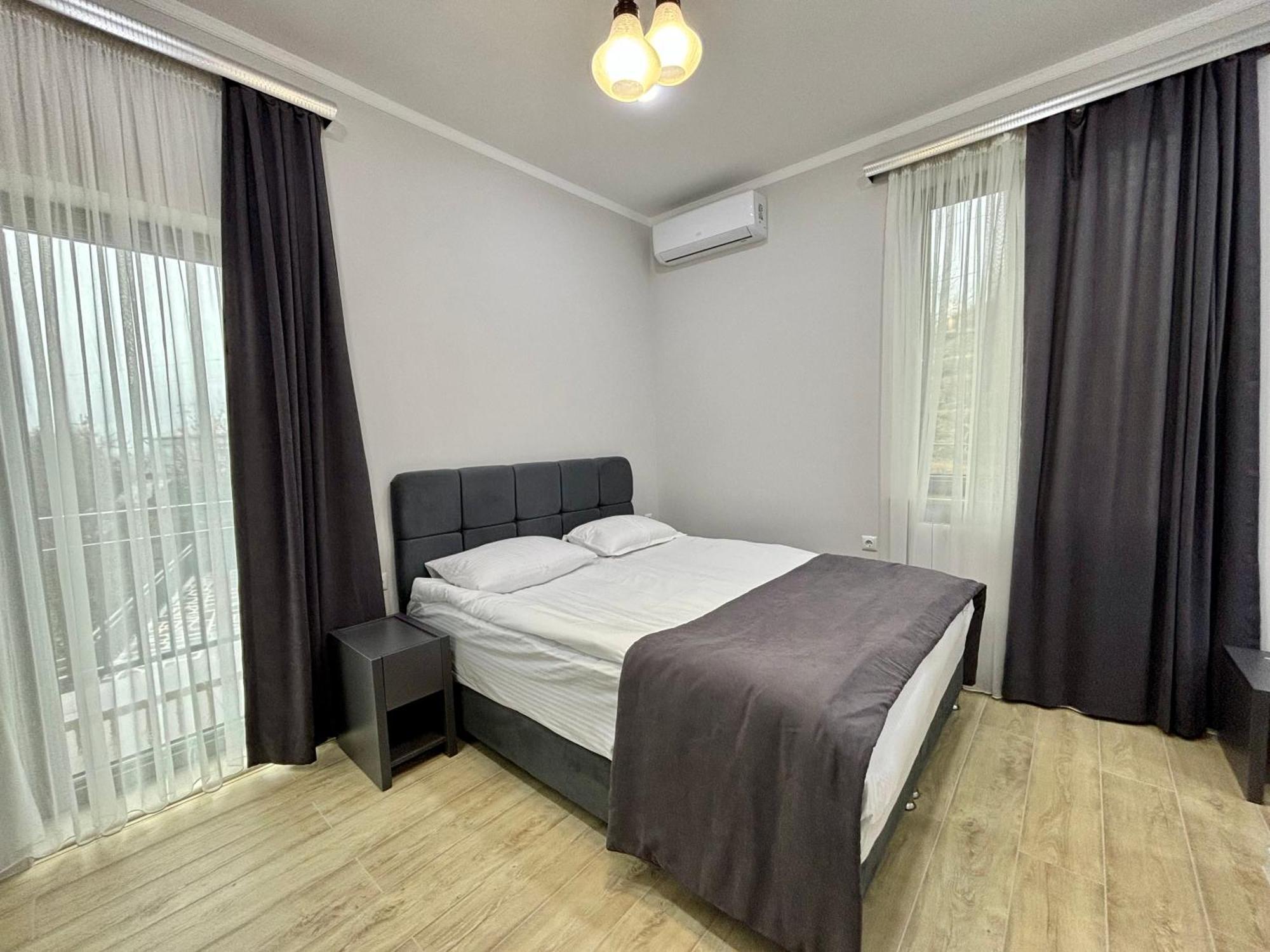 Hillside Inn Batumi Esterno foto