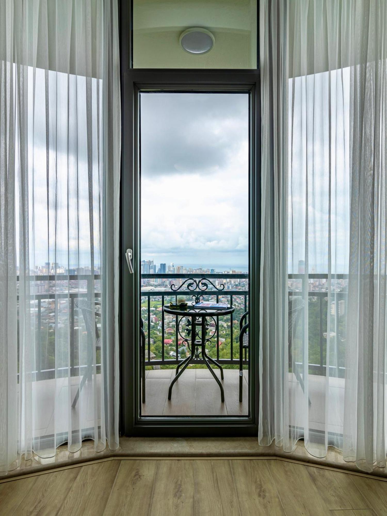 Hillside Inn Batumi Esterno foto